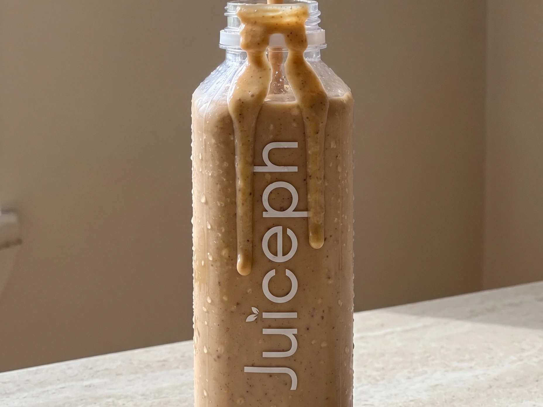 שייק חלבון חמאת בוטנים בבקבוק JUICEPH עם חמאת בוטנים נוזלת