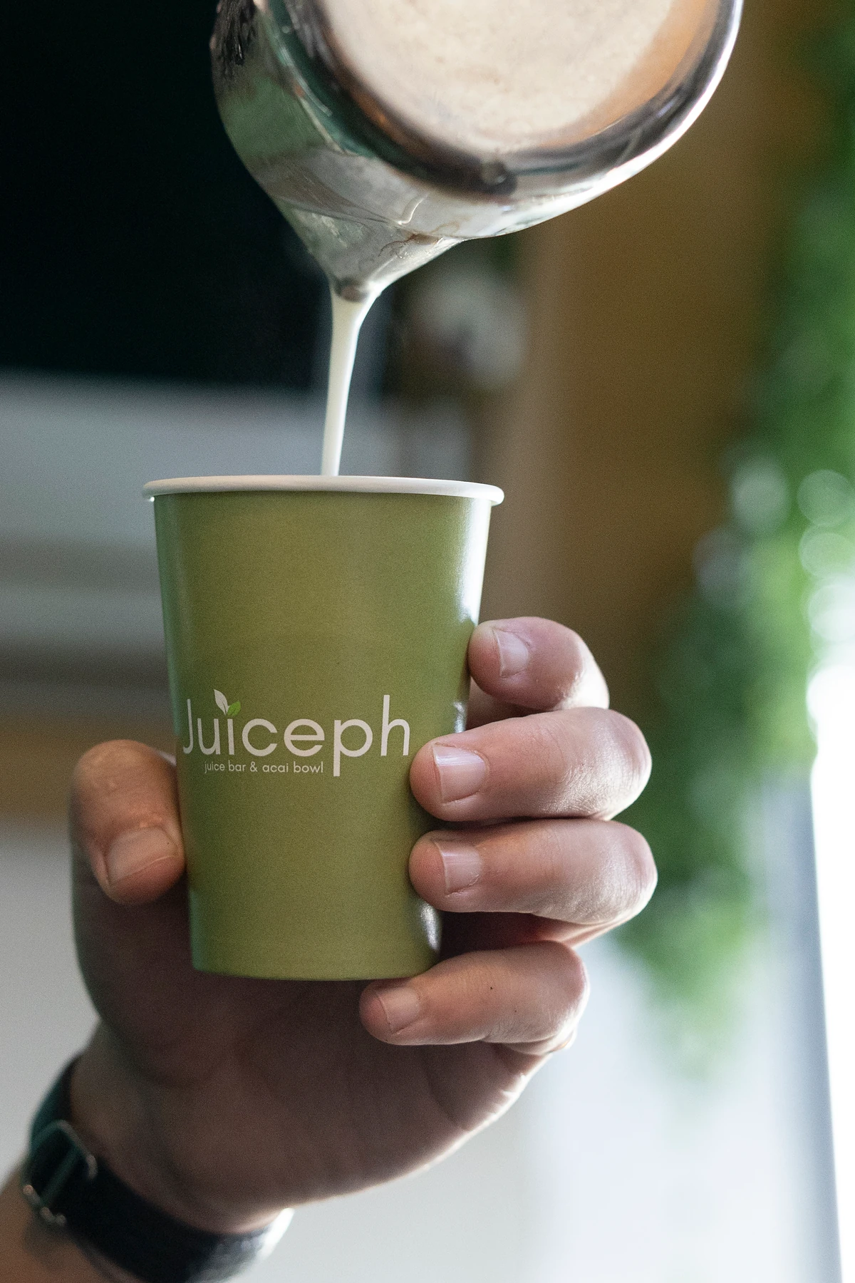 מזיגת שייק ירוק טרי לכוס JUICEPH