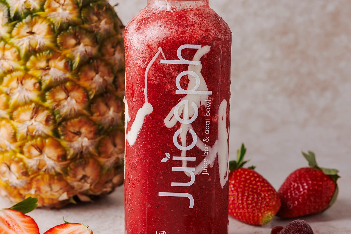 בקבוק שייק פירות יער של JUICEPH עם אננס, תותים ופירות יער